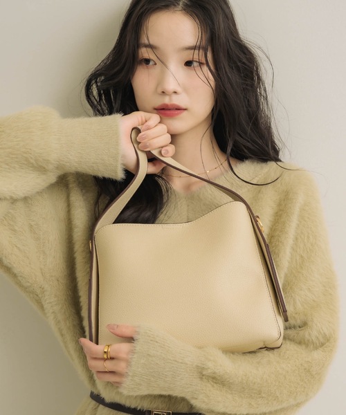 NEUNA（ヌナ）の「スクエアマルチバッグ（ショルダーバッグ・レディース・ブラック/アイボリー/ブラウン・FREE）」の4枚目の写真