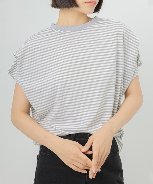 ONEP STAR(ワンピスター)の「ボーダー柄タック入りフレンチスリーブTシャツ(Tシャツ/カットソー・レディース・ホワイト/ネイビー/グレイッシュベージュ/グレー・MEDIUM)」の11枚目の写真