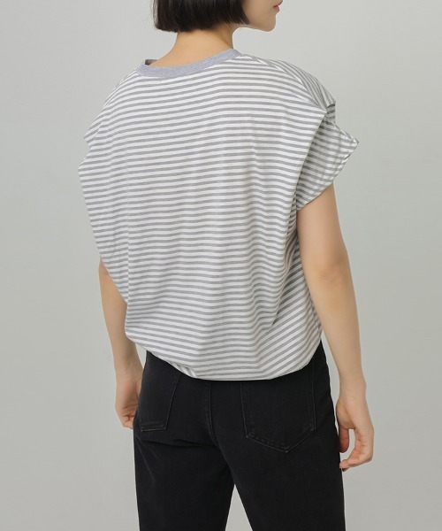 ONEP STAR(ワンピスター)の「ボーダー柄タック入りフレンチスリーブTシャツ(Tシャツ/カットソー・レディース・ホワイト/ネイビー/グレイッシュベージュ/グレー・MEDIUM)」の12枚目の写真