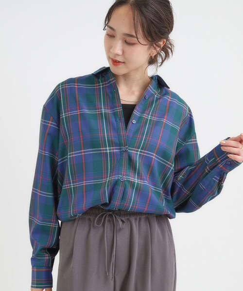 SHOO・LA・RUE（シューラルー）の「【洗濯機可/S-LL】春まで使える程よい抜け感 大人のチェックシャツ（シャツ/ブラウス・レディース・ベージュ/イエロー/モスグリーン/ブラック・04/01/02/03）」の3枚目の写真