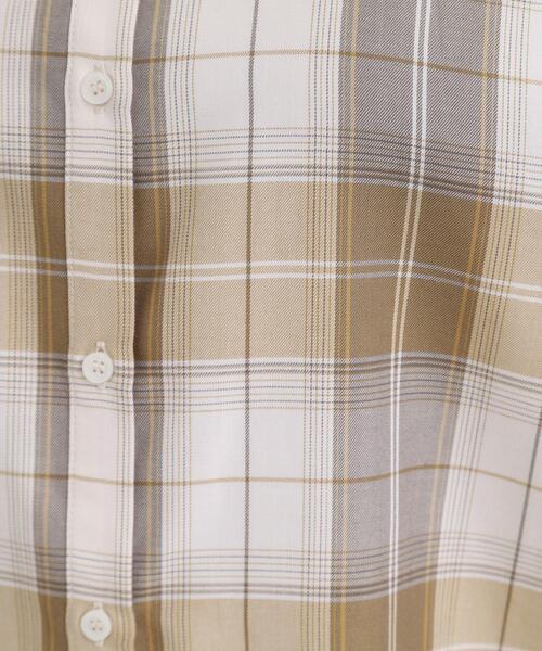 SHOO・LA・RUE（シューラルー）の「【洗濯機可/S-LL】春まで使える程よい抜け感 大人のチェックシャツ（シャツ/ブラウス・レディース・ベージュ/イエロー/モスグリーン/ブラック・04/01/02/03）」の9枚目の写真