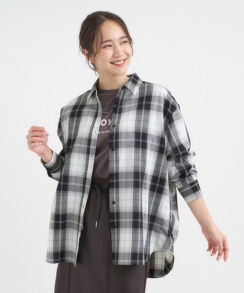 SHOO・LA・RUE（シューラルー）の「【洗濯機可/S-LL】春まで使える程よい抜け感 大人のチェックシャツ（シャツ/ブラウス・レディース・ベージュ/イエロー/モスグリーン/ブラック・04/01/02/03）」の10枚目の写真
