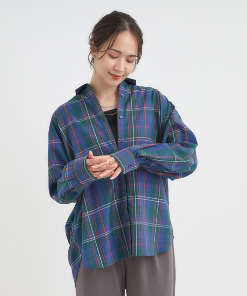 SHOO・LA・RUE（シューラルー）の「【洗濯機可/S-LL】春まで使える程よい抜け感 大人のチェックシャツ（シャツ/ブラウス・レディース・ベージュ/イエロー/モスグリーン/ブラック・04/01/02/03）」の14枚目の写真