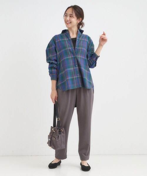 SHOO・LA・RUE（シューラルー）の「【洗濯機可/S-LL】春まで使える程よい抜け感 大人のチェックシャツ（シャツ/ブラウス・レディース・ベージュ/イエロー/モスグリーン/ブラック・04/01/02/03）」の16枚目の写真