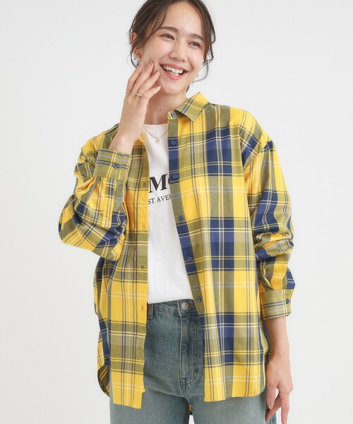 SHOO・LA・RUE（シューラルー）の「【洗濯機可/S-LL】春まで使える程よい抜け感 大人のチェックシャツ（シャツ/ブラウス・レディース・ベージュ/イエロー/モスグリーン/ブラック・04/01/02/03）」の5枚目の写真