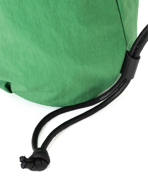 MARGARET HOWELL（マーガレットハウエル）の「RECYCLED NYLON POPLIN（ハンドバッグ・レディース・グリーン/ネイビー・FREE）」の5枚目の写真