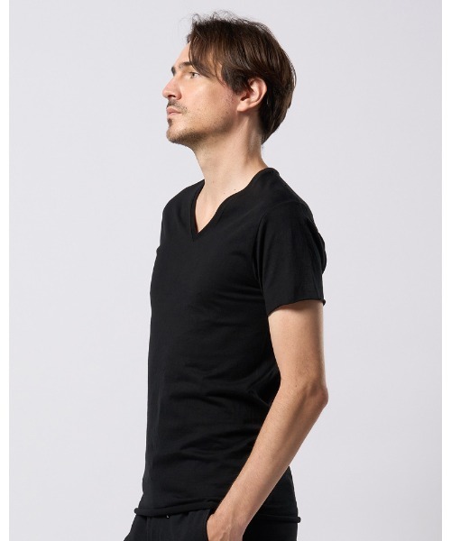 wjk(ダヴルジェイケイ)の「cut-off V-neck S/S(Tシャツ/カットソー・メンズ・ホワイト/ブラック・MEDIUM/SMALL/X-LARGE/LARGE)」の4枚目の写真