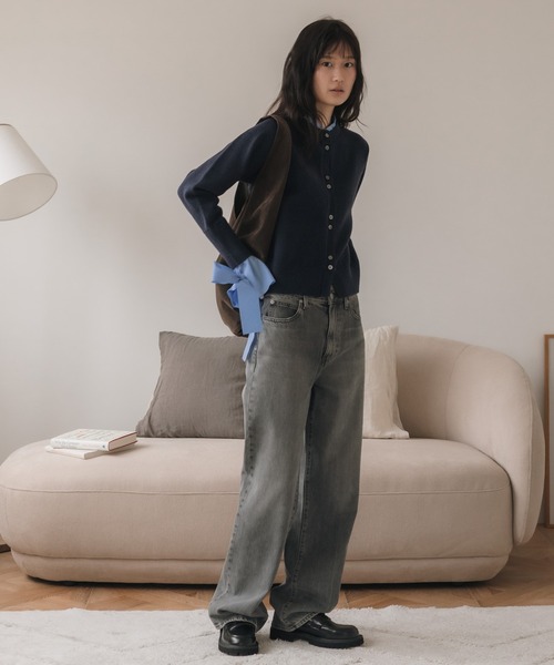 HEILIS(ヘイリス)の「【大人気!HIT ITEM!】【original】2WAYフレアスリーブドッキングニットトップス / レイヤード風 フリル袖 リボン コンパクト クロップド クルーネック 長袖 無地 釦配色 ガーリー グッドガール カジュアル シンプル 韓国 グレー ネイビー オフィスカジュアル 秋服 冬服 カジュアル シンプル ニット トップス 長袖(ニット/セーター・レディース・ネイビー/グレー・FREE)」の4枚目の写真