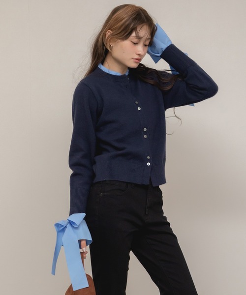 HEILIS(ヘイリス)の「【大人気!HIT ITEM!】【original】2WAYフレアスリーブドッキングニットトップス / レイヤード風 フリル袖 リボン コンパクト クロップド クルーネック 長袖 無地 釦配色 ガーリー グッドガール カジュアル シンプル 韓国 グレー ネイビー オフィスカジュアル 秋服 冬服 カジュアル シンプル ニット トップス 長袖(ニット/セーター・レディース・ネイビー/グレー・FREE)」の7枚目の写真