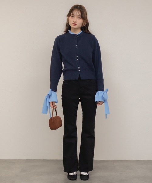 HEILIS(ヘイリス)の「【大人気!HIT ITEM!】【original】2WAYフレアスリーブドッキングニットトップス / レイヤード風 フリル袖 リボン コンパクト クロップド クルーネック 長袖 無地 釦配色 ガーリー グッドガール カジュアル シンプル 韓国 グレー ネイビー オフィスカジュアル 秋服 冬服 カジュアル シンプル ニット トップス 長袖(ニット/セーター・レディース・ネイビー/グレー・FREE)」の13枚目の写真