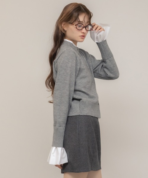 HEILIS（ヘイリス）の「【新色追加！HIT ITEM！】【original】2WAYフレアスリーブドッキングニットトップス / レイヤード風 フリル袖 リボン コンパクト クロップド クルーネック 長袖 無地 釦配色 ガーリー グッドガール カジュアル シンプル 韓国 ボーダー ブラック ホワイト グレー ネイビー オフィスカジュアル 秋服 冬服 カジュアル シンプル ニット トップス 長袖（ニット/セーター・レディース・ネイビー/グレー/ブラック系その他・FREE）」の19枚目の写真