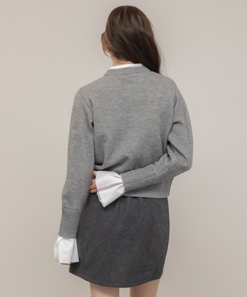 HEILIS(ヘイリス)の「【大人気!HIT ITEM!】【original】2WAYフレアスリーブドッキングニットトップス / レイヤード風 フリル袖 リボン コンパクト クロップド クルーネック 長袖 無地 釦配色 ガーリー グッドガール カジュアル シンプル 韓国 グレー ネイビー オフィスカジュアル 秋服 冬服 カジュアル シンプル ニット トップス 長袖(ニット/セーター・レディース・ネイビー/グレー・FREE)」の16枚目の写真