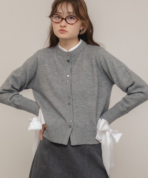 HEILIS（ヘイリス）の「【新色追加！HIT ITEM！】【original】2WAYフレアスリーブドッキングニットトップス / レイヤード風 フリル袖 リボン コンパクト クロップド クルーネック 長袖 無地 釦配色 ガーリー グッドガール カジュアル シンプル 韓国 ボーダー ブラック ホワイト グレー ネイビー オフィスカジュアル 秋服 冬服 カジュアル シンプル ニット トップス 長袖（ニット/セーター・レディース・ネイビー/グレー/ブラック系その他・FREE）」の20枚目の写真