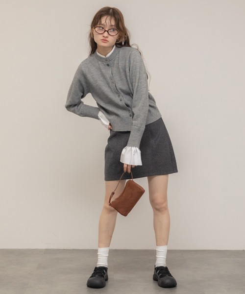 HEILIS（ヘイリス）の「【新色追加！HIT ITEM！】【original】2WAYフレアスリーブドッキングニットトップス / レイヤード風 フリル袖 リボン コンパクト クロップド クルーネック 長袖 無地 釦配色 ガーリー グッドガール カジュアル シンプル 韓国 ボーダー ブラック ホワイト グレー ネイビー オフィスカジュアル 秋服 冬服 カジュアル シンプル ニット トップス 長袖（ニット/セーター・レディース・ネイビー/グレー/ブラック系その他・FREE）」の22枚目の写真