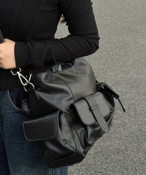 CELENA BEATS（セレナビーツ）の「大容量マルチポケット レザーショルダーバッグ 韓国ストリート 通勤通学 旅行にも◎（ショルダーバッグ・レディース・ブラック・FREE）」の10枚目の写真