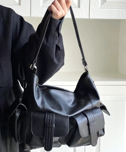 ブラックレザーショルダーバッグ セール】大容量マルチポケット レザーショルダーバッグ 韓国ストリート