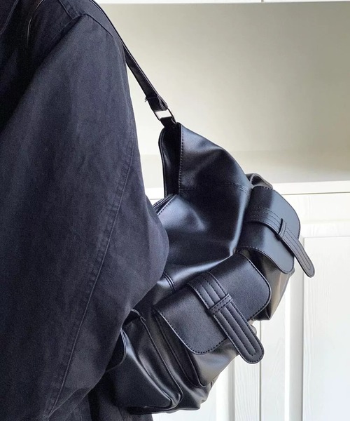 CELENA BEATS（セレナビーツ）の「大容量マルチポケット レザーショルダーバッグ 韓国ストリート 通勤通学 旅行にも◎（ショルダーバッグ・レディース・ブラック・FREE）」の3枚目の写真