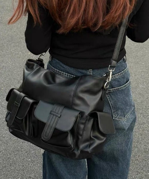 CELENA BEATS（セレナビーツ）の「大容量マルチポケット レザーショルダーバッグ 韓国ストリート 通勤通学 旅行にも◎（ショルダーバッグ・レディース・ブラック・FREE）」の9枚目の写真