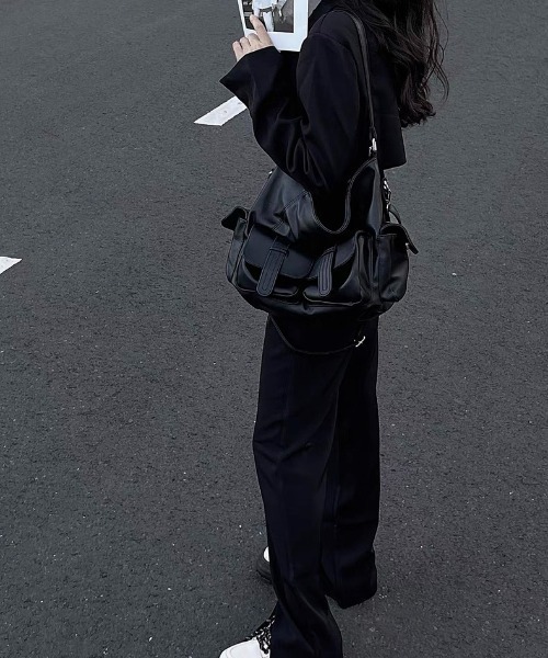 CELENA BEATS（セレナビーツ）の「大容量マルチポケット レザーショルダーバッグ 韓国ストリート 通勤通学 旅行にも◎（ショルダーバッグ・レディース・ブラック・FREE）」の8枚目の写真