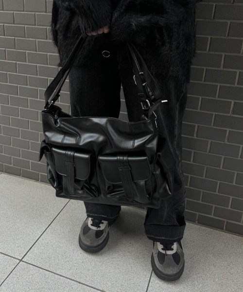 CELENA BEATS（セレナビーツ）の「大容量マルチポケット レザーショルダーバッグ 韓国ストリート 通勤通学 旅行にも◎（ショルダーバッグ・レディース・ブラック・FREE）」の12枚目の写真