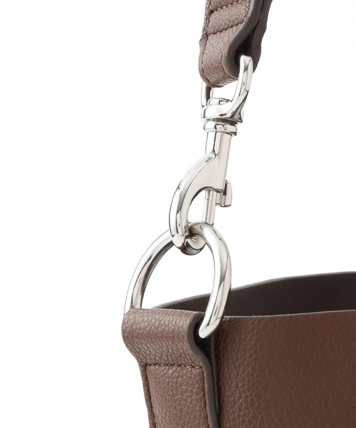 ADAM ET ROPE'（アダムエロペ）の「【&MyuQ（アンドミューク）】ERIO（ハンドバッグ・レディース・ダークブラウン/ブラック・FREE）」の6枚目の写真