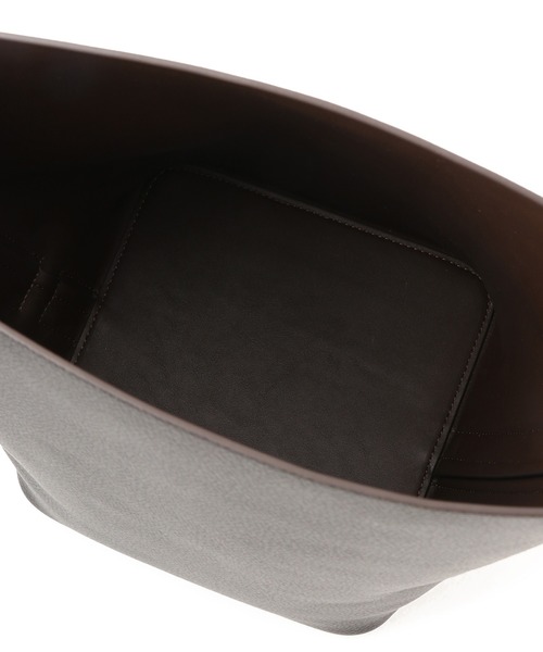 ADAM ET ROPE'（アダムエロペ）の「【&MyuQ（アンドミューク）】ERIO（ハンドバッグ・レディース・ダークブラウン/ブラック・FREE）」の10枚目の写真