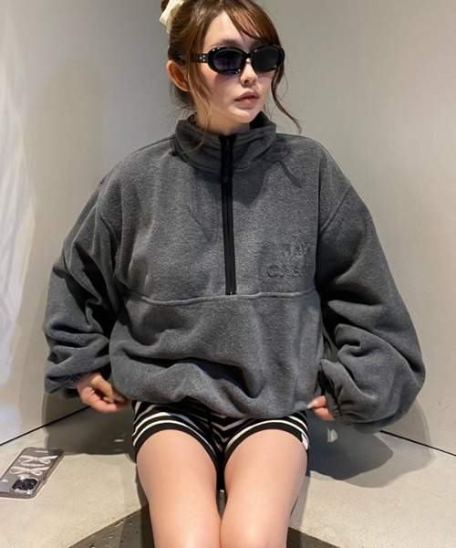 RAY CASSIN（レイカズン）の「ハーフジップ胸刺繍フリース（スウェット・レディース・チャコールグレー/ブルー/ベージュ系その他2/ライトベージュ/ベージュ系その他3・FREE）」の2枚目の写真