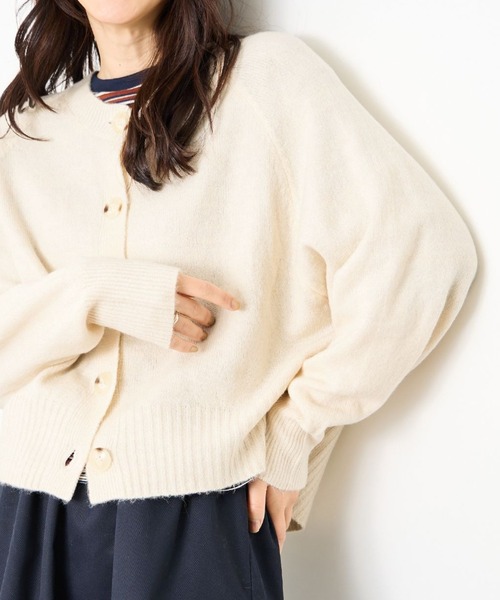 Mac-House（マックハウス）の「Idnes ヤクライククルーカーディガン（カーディガン/ボレロ・レディース・ブラウン/レッド/ライトグレー/アイボリー・M）」の2枚目の写真