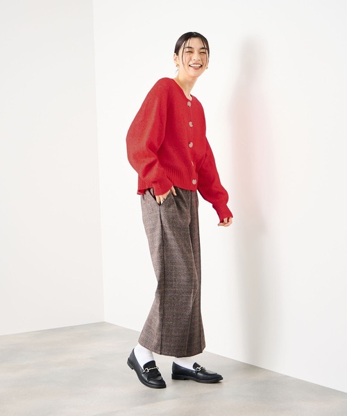 Mac-House（マックハウス）の「Idnes ヤクライククルーカーディガン（カーディガン/ボレロ・レディース・ブラウン/レッド/ライトグレー/アイボリー・M）」の8枚目の写真