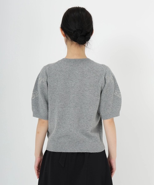 STRAWBERRY-FIELDS(ストロベリーフィールズ)の「エイミーアンゴラ_リボンモチーフ刺しゅうニット(ニット/セーター・レディース・オフホワイト/グレー・2)」の4枚目の写真