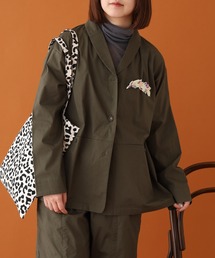 Emago（イマゴ）の「EMAGO ｷﾝﾓｸｾｲﾌﾞﾛｰﾁ付きｼﾞｬｹｯﾄ（テーラードジャケット）」