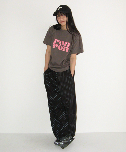RONRON(ロンロン)の「DOT LOGO BASIC FIT T SHIRT CHARCOAL(Tシャツ/カットソー・レディース・その他・FREE)」の2枚目の写真