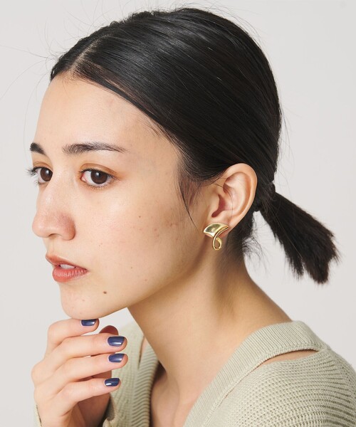 BEAUTY&YOUTH UNITED ARROWS(ビューティーアンドユースユナイテッドアローズ)の「メタル サーキュラー イヤリング(イヤリング・レディース・ゴールド・FREE)」の2枚目の写真
