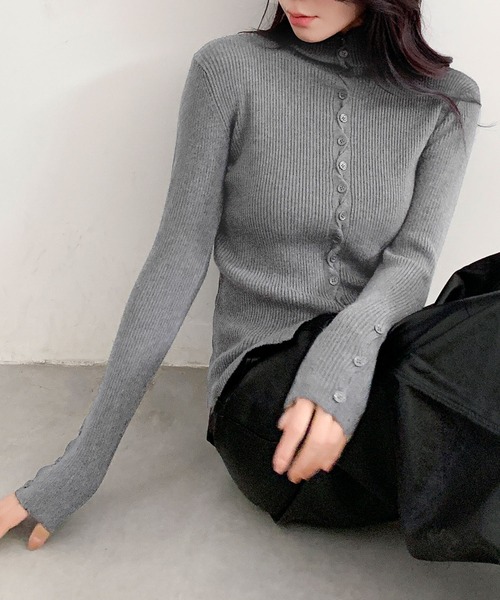 LOWO（ロワ）の「ハイネック リブニット 長袖 トップス 秋冬 キレイめ 秋（ニット/セーター・レディース・グレー/チャコールグレー/アイボリー/ブラック/ベージュ/ネイビー/ブラウン/レッド・FREE）」の4枚目の写真