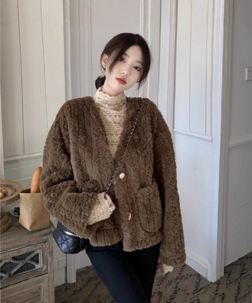 Ritzy(リッツィー)の「もこもこ ノーカラーフェイクファージャケット(ノーカラージャケット・レディース・ホワイト/モカ・M/L)」の10枚目の写真