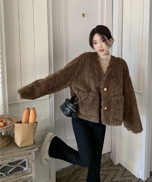 Ritzy(リッツィー)の「もこもこ ノーカラーフェイクファージャケット(ノーカラージャケット・レディース・ホワイト/モカ・M/L)」の11枚目の写真