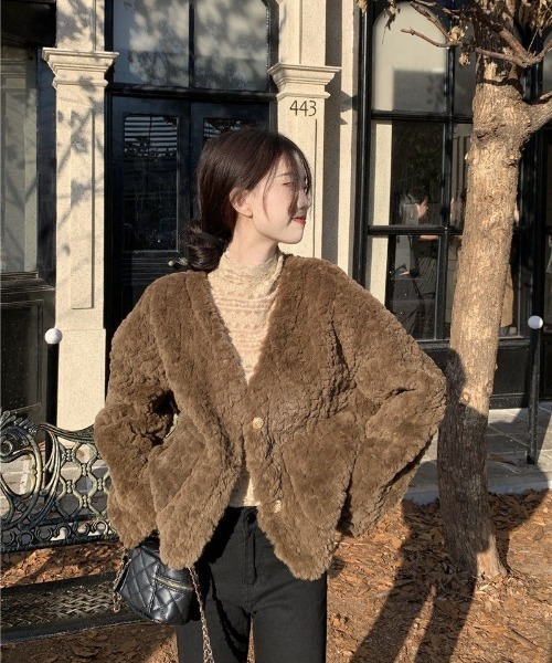 Ritzy(リッツィー)の「もこもこ ノーカラーフェイクファージャケット(ノーカラージャケット・レディース・ホワイト/モカ・M/L)」の12枚目の写真