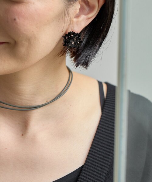ear PAPILLONNER(イアパピヨネ)の「モダンフラワーピアス(ピアス(両耳用)・レディース・ブラック/ホワイト・FREE)」の11枚目の写真