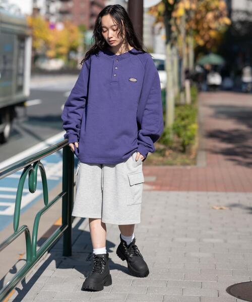 WEGO(ウィゴー)の「WEGO/【26年春夏新作】ショートドロストヘンリーネックプルオーバー(スウェット・メンズ・アッシュグレー/パープル・LARGE/MEDIUM)」の5枚目の写真