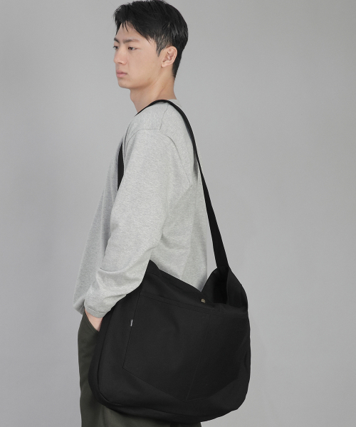 SAINTCREW(セントクルー)の「ラウンドボリュームペンタゴンポケットクロスバッグ RVP-150 ブラック(メッセンジャーバッグ・メンズ・その他・フリー)」の1枚目の写真