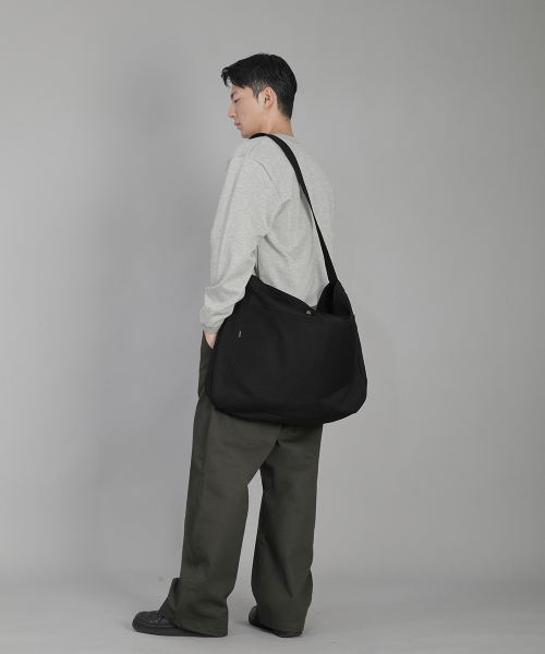 SAINTCREW(セントクルー)の「ラウンドボリュームペンタゴンポケットクロスバッグ RVP-150 ブラック(メッセンジャーバッグ・メンズ・その他・フリー)」の6枚目の写真