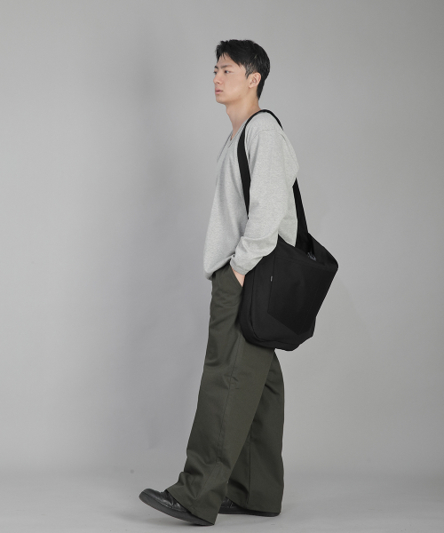 SAINTCREW(セントクルー)の「ラウンドボリュームペンタゴンポケットクロスバッグ RVP-150 ブラック(メッセンジャーバッグ・メンズ・その他・フリー)」の3枚目の写真