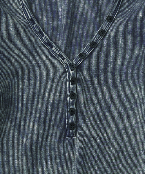 ZIZEMUSEUM（ジゼミュージアム）の「V NECK BUTTON HOODIE (STONE BROWN)（パーカー・レディース・その他・SMALL/MEDIUM）」の3枚目の写真