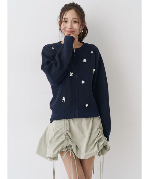 CALNAMUR(カルナムール)の「フロントジップビジューニットカーディガン(カーディガン/ボレロ・レディース・グレー/ネイビー/イエロー・FREE)」の8枚目の写真