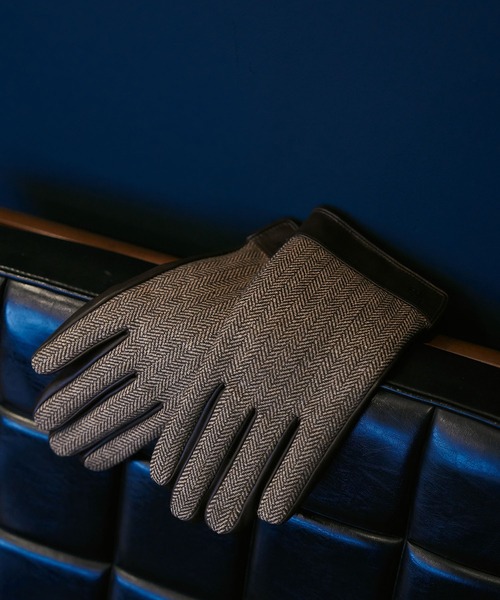 KATHARINE HAMNETT LONDON （キャサリンハムネットロンドン）の「KATHARINE HAMNETT LONDON/キャサリンハムネットロンドン ツイード×本革グローブ（タッチパネル対応）KHM-1055（手袋・メンズ・ブラック/ブラウン・24/25）」の2枚目の写真