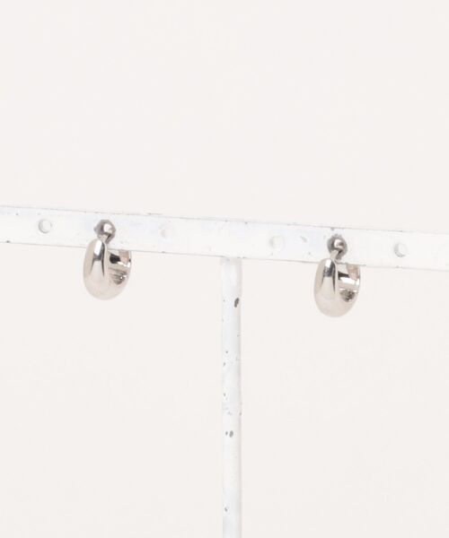TOM WOOD（トムウッド）の「【TOMWOOD/トムウッド】Ice Huggie シルバー ピアス　ユニセックス（ピアス（両耳用）・レディース・シルバー・FREE）」の4枚目の写真
