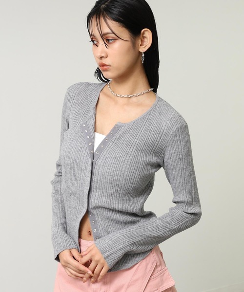 ANAP(アナップ)の「スナップボタン スリムリブ ニット カーディガン(ニット/セーター・レディース・グレー/ブラック・F)」の9枚目の写真