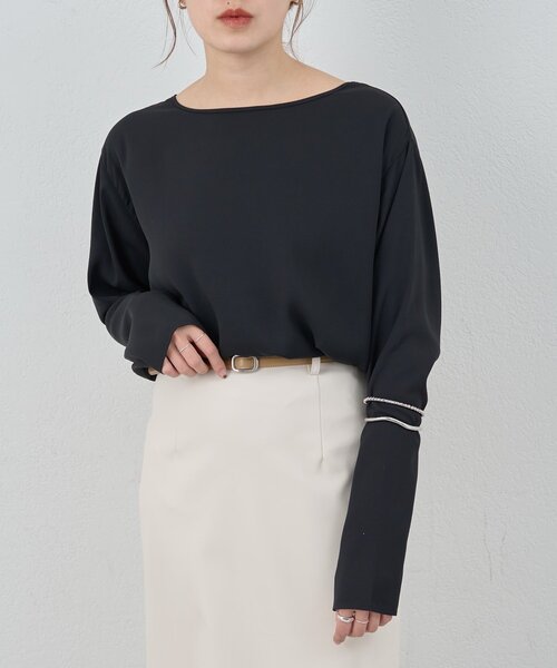 SHENERY(シーナリー)の「サイドスリットブラウス(シャツ/ブラウス・レディース・ブラック/オフホワイト・FREE)」の2枚目の写真