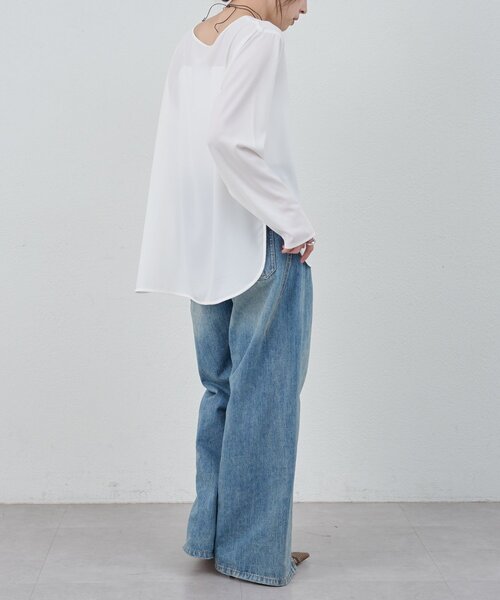 SHENERY(シーナリー)の「サイドスリットブラウス(シャツ/ブラウス・レディース・ブラック/オフホワイト・FREE)」の4枚目の写真