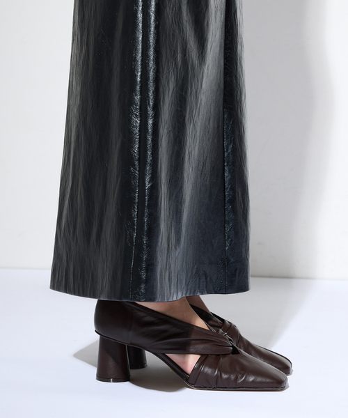 GRISE（グリーズ）の「GRISE6cmレザースクエアツイストパンプス（パンプス・レディース・シルバー/ブラウン/ベージュ・25cm/24.5cm/24cm/23.5cm/23cm/22.5cm/22cm）」の6枚目の写真